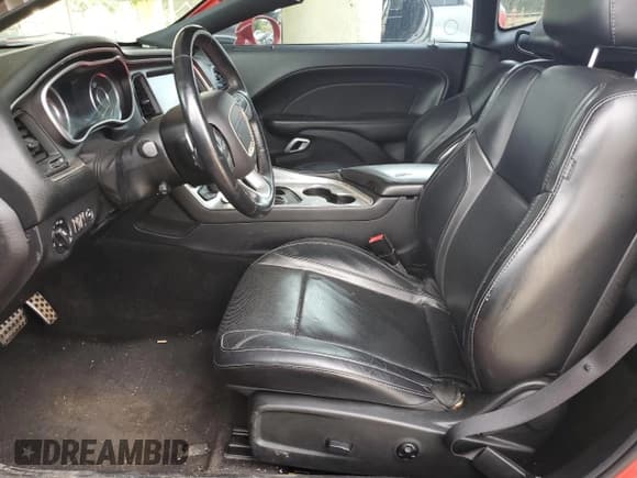 ✅ 2015 Dodge Challenger SXT Plus • VIN: 2C3CDZBG3FH901498 • Lot: 58166004. Wystawiony na Copart z przebiegiem Nie podano. Bezpłatny archiwum sprzedaży aukcyjnych z USA i szczegółowy raport historii pojazdu na DreamBid. Zdjęcie 7.