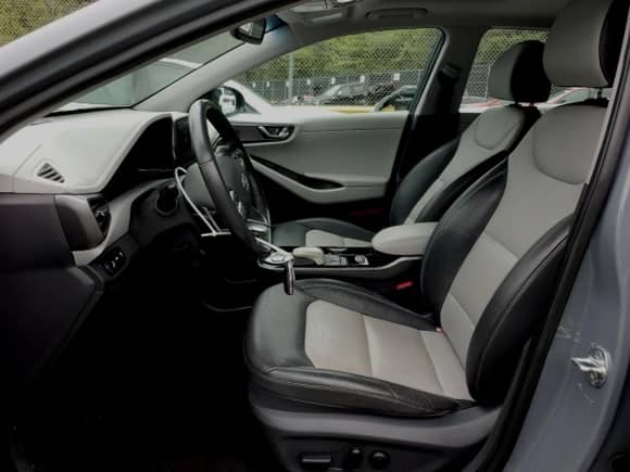 2020 Hyundai Ioniq Limited с VIN KMHC85LJ1LU071272, выставлен на аукционе Copart как лот 72495594 с пробегом 29 659 миль миль и Списание • Salvage title. История ставок и продаж доступна на DreamBid. Изображение 7.