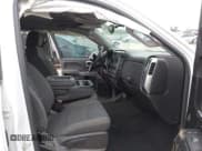 ✅ 2018 Chevrolet Silverado 1500 LT • VIN: 1GCPCREC4JF216526 • Lot: 43520727. Wystawiony na IAAI z przebiegiem 51 430 mil. Bezpłatny archiwum sprzedaży aukcyjnych z USA i szczegółowy raport historii pojazdu na DreamBid. Zdjęcie 5.