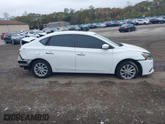 ✅ 2017 Nissan Sentra S • VIN: 3N1AB7AP7HY330340 • Лот: 43589795. Опубликован ранее на IAAI с пробегом 174 246 миль. Бесплатный доступ к архиву аукционных продаж из США и подробный отчёт об истории автомобиля на DreamBid. Изображение 14.