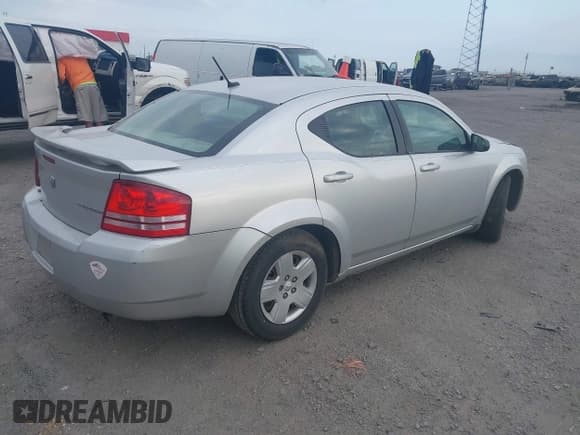 ✅ 2009 Dodge Avenger SE • VIN: 1B3LC46B39N503401 • Lot: 42021016. Wystawiony na IAAI z przebiegiem 194 722 mil. Bezpłatny archiwum sprzedaży aukcyjnych z USA i szczegółowy raport historii pojazdu na DreamBid. Zdjęcie 4.
