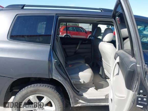 ✅ 2010 Toyota Highlander SE • VIN: 5TDJK3EH0AS034209 • Лот: 43426562. Опубликован ранее на IAAI с пробегом 141 290 миль. Бесплатный доступ к архиву аукционных продаж из США и подробный отчёт об истории автомобиля на DreamBid. Изображение 8.