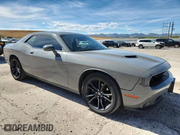 2018 Dodge Challenger SXT z VIN 2C3CDZAG9JH271142, wystawiony jako Copart lot #84286135 z przebiegiem 71 025 mil mil oraz Nie do naprawy • Non repairable. Historia ofert i sprzedaży dostępna na DreamBid. Obrazek 4.