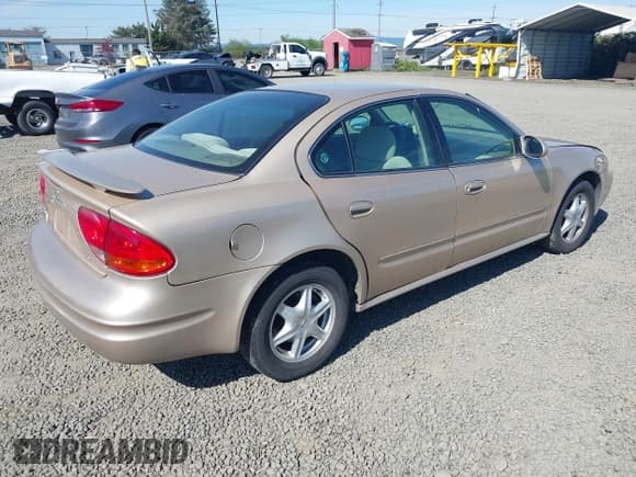 ✅ 2002 Oldsmobile Alero GL1 • VIN: 1G3NL52F02C208943 • Lot: 42002949. Wystawiony na IAAI z przebiegiem 138 789 mil. Bezpłatny archiwum sprzedaży aukcyjnych z USA i szczegółowy raport historii pojazdu na DreamBid. Zdjęcie 4.