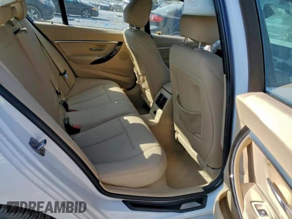 ✅ 2016 BMW 3 Series 328i • VIN: WBA8E9G53GNU30108 • Lot: 96818085. Wystawiony na Copart z przebiegiem 63 153 mil. Bezpłatny archiwum sprzedaży aukcyjnych z USA i szczegółowy raport historii pojazdu na DreamBid. Zdjęcie 10.