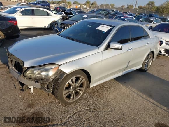 ✅ 2014 Mercedes-Benz E 350 Sport • VIN: WDDHF5KB6EA923619 • Lot: 43220881. Listed on IAAI with 150,455 mi. Free auction sales archive from the USA and detailed vehicle history report at DreamBid. Image 18.