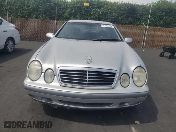 ✅ 1999 Mercedes-Benz CLK 320/430 • VIN: WDBLJ65G5XF100670 • Лот: 55385595. Опубликован ранее на Copart с пробегом 126 985 миль. Бесплатный доступ к архиву аукционных продаж из США и подробный отчёт об истории автомобиля на DreamBid. Изображение 5.