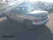 2000 Chevrolet Suburban LT с VIN 3GNFK16T5YG157999, выставлен на аукционе IAAI как лот 41720900 с пробегом 307 085 миль миль и . История ставок и продаж доступна на DreamBid. Изображение 1.