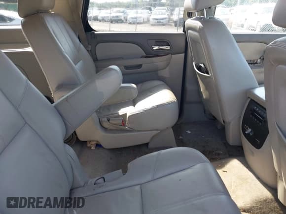 ✅ 2014 Chevrolet Tahoe LT • VIN: 1GNSCBE04ER174393 • Lot: 42513064. Listed on IAAI with 227,640 mi. Free auction sales archive from the USA and detailed vehicle history report at DreamBid. Image 8.
