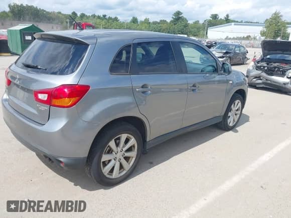 2013 Mitsubishi Outlander ES z VIN 4A4AP3AU2DE002868, wystawiony jako IAAI lot #43123086 z przebiegiem 163 404 mil mil oraz . Historia ofert i sprzedaży dostępna na DreamBid. Obrazek 4.