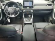 ✅ 2021 Toyota RAV4 XSE • VIN: JTMEB3FV6MD073327 • Лот: 67935555. Опубликован ранее на Copart с пробегом 33 178 миль. Бесплатный доступ к архиву аукционных продаж из США и подробный отчёт об истории автомобиля на DreamBid. Изображение 8.