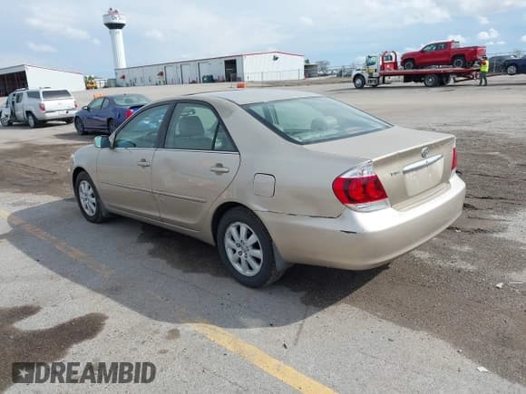 ✅ 2004 Toyota Camry LE • VIN: 4T1BF30K74U080174 • Lot: 43256279. Wystawiony na IAAI z przebiegiem 222 402 mil. Bezpłatny archiwum sprzedaży aukcyjnych z USA i szczegółowy raport historii pojazdu na DreamBid. Zdjęcie 3.