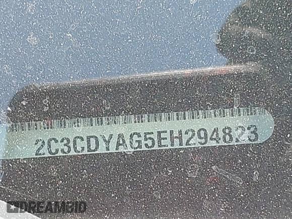 2014 Dodge Challenger SXT z VIN 2C3CDYAG5EH294823, wystawiony jako IAAI lot #43238375 z przebiegiem 153 229 mil mil oraz . Historia ofert i sprzedaży dostępna na DreamBid. Obrazek 17.