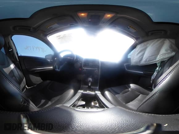 ✅ 2016 Volvo XC60 T6 • VIN: YV4902RK5G2775901 • Lot: 41797196. Wystawiony na IAAI z przebiegiem 138 609 mil. Bezpłatny archiwum sprzedaży aukcyjnych z USA i szczegółowy raport historii pojazdu na DreamBid. Zdjęcie 18.