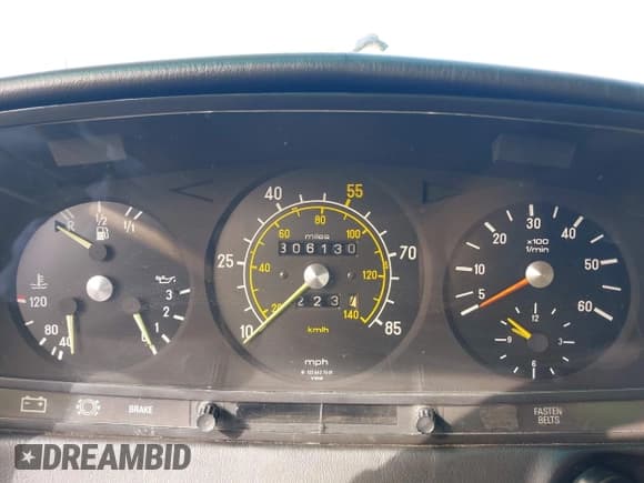 ✅ 1981 Mercedes-Benz 300 • VIN: WDBAB93A0BN004769 • Lot: 43684189. Wystawiony na IAAI z przebiegiem 306 130 mil. Bezpłatny archiwum sprzedaży aukcyjnych z USA i szczegółowy raport historii pojazdu na DreamBid. Zdjęcie 7.