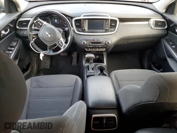 ✅ 2019 Kia Sorento S • VIN: 5XYPG4A52KG606022 • Lot: 82782465. Listed on Copart with 79,311 mi. Free auction sales archive from the USA and detailed vehicle history report at DreamBid. Image 8.