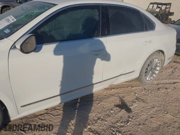 ✅ 2017 Volkswagen Passat SE • VIN: 1VWBT7A30HC075578 • Лот: 43208913. Опубликован ранее на IAAI с пробегом 69 539 миль. Бесплатный доступ к архиву аукционных продаж из США и подробный отчёт об истории автомобиля на DreamBid. Изображение 18.