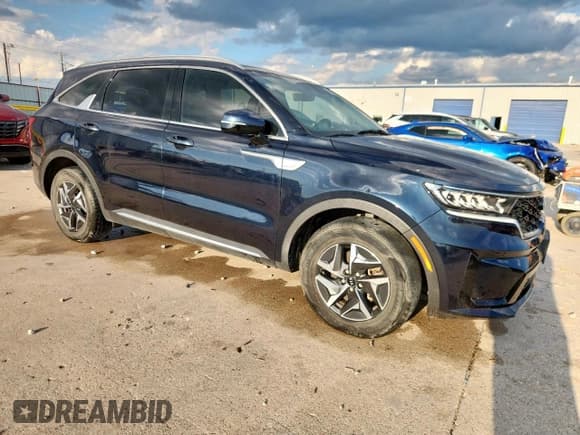 ✅ 2021 Kia Sorento EX • VIN: KNDRH4LG7M5019282 • Lot: 69924065. Wystawiony na Copart z przebiegiem 109 523 mil. Bezpłatny archiwum sprzedaży aukcyjnych z USA i szczegółowy raport historii pojazdu na DreamBid. Zdjęcie 4.