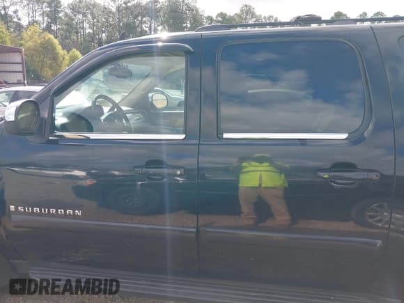 ✅ 2007 Chevrolet Suburban LT • VIN: 1GNFK16307R360880 • Лот: 43586256. Опубликован ранее на IAAI с пробегом 268 825 миль. Бесплатный доступ к архиву аукционных продаж из США и подробный отчёт об истории автомобиля на DreamBid. Изображение 14.