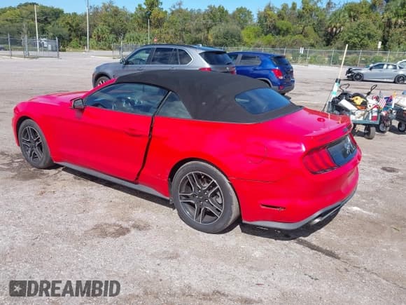 ✅ 2020 Ford Mustang EcoBoost Premium • VIN: 1FATP8UH6L5125640 • Lot: 43557700. Wystawiony na IAAI z przebiegiem 81 845 mil. Bezpłatny archiwum sprzedaży aukcyjnych z USA i szczegółowy raport historii pojazdu na DreamBid. Zdjęcie 3.