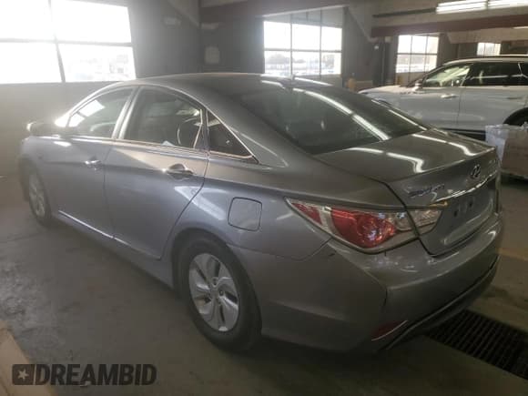 ✅ 2015 Hyundai Sonata • VIN: KMHEC4A46FA139361 • Lot: 91991795. Wystawiony na Copart z przebiegiem 189 898 mil. Bezpłatny archiwum sprzedaży aukcyjnych z USA i szczegółowy raport historii pojazdu na DreamBid. Zdjęcie 2.