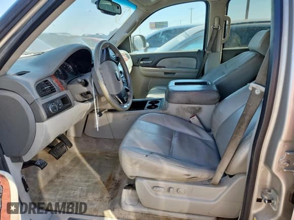 ✅ 2007 Chevrolet Suburban LT • VIN: 3GNFC16017G295458 • Лот: 91567665. Опубликован ранее на Copart с пробегом 274 111 миль. Бесплатный доступ к архиву аукционных продаж из США и подробный отчёт об истории автомобиля на DreamBid. Изображение 7.