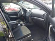 ✅ 2015 Kia Sorento LX • VIN: 5XYKT4A70FG643700 • Lot: 42964068. Wystawiony na IAAI z przebiegiem 155 173 mil. Bezpłatny archiwum sprzedaży aukcyjnych z USA i szczegółowy raport historii pojazdu na DreamBid. Zdjęcie 5.