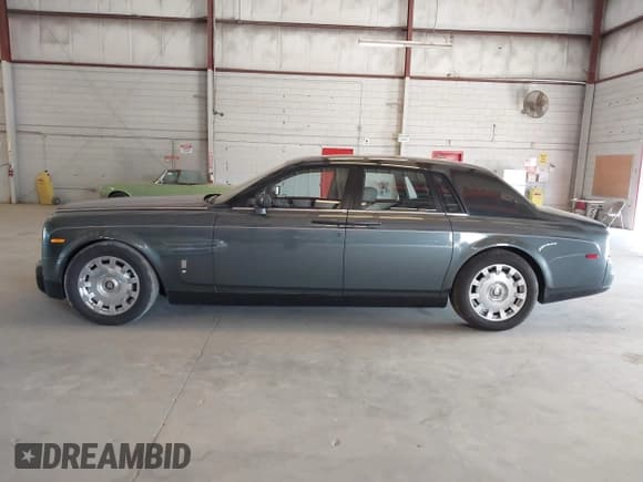 ✅ 2005 Rolls-Royce Phantom • VIN: SCA1S68495UX07744 • Lot: 42914360. Wystawiony na IAAI z przebiegiem 39 607 mil. Bezpłatny archiwum sprzedaży aukcyjnych z USA i szczegółowy raport historii pojazdu na DreamBid. Zdjęcie 15.