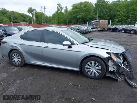 2022 Toyota Camry Hybrid LE z VIN 4T1C31AK4NU588863, wystawiony jako IAAI lot #42375893 z przebiegiem 218 285 mil mil oraz . Historia ofert i sprzedaży dostępna na DreamBid. Obrazek 17.