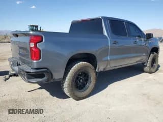 ✅ 2020 Chevrolet Silverado 1500 Custom Trail Boss • VIN: 1GCPYCEF2LZ183259 • Lot: 68073434. Wystawiony na Copart z przebiegiem 54 947 mil. Bezpłatny archiwum sprzedaży aukcyjnych z USA i szczegółowy raport historii pojazdu na DreamBid. Zdjęcie 3.
