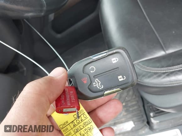 ✅ 2020 Chevrolet Silverado 1500 RST • VIN: 3GCUYEEL1LG307428 • Lot: 43101551. Listed on IAAI with 85,231 mi. Free auction sales archive from the USA and detailed vehicle history report at DreamBid. Image 11.