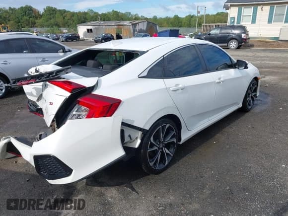 ✅ 2018 Honda Civic Si • VIN: 2HGFC1E57JH705212 • Lot: 43392498. Wystawiony na IAAI z przebiegiem 140 358 mil. Bezpłatny archiwum sprzedaży aukcyjnych z USA i szczegółowy raport historii pojazdu na DreamBid. Zdjęcie 4.