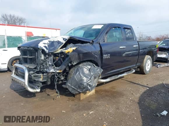 2018 Ram 1500 Tradesman z VIN 1C6RR6FG3JS325243, wystawiony jako IAAI lot #41630019 z przebiegiem 54 019 mil mil oraz . Historia ofert i sprzedaży dostępna na DreamBid. Obrazek 2.
