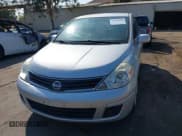 ✅ 2011 Nissan Versa SL • VIN: 3N1BC1CP2BL450093 • Лот: 43189968. Опубликован ранее на IAAI с пробегом 177 943 миль. Бесплатный доступ к архиву аукционных продаж из США и подробный отчёт об истории автомобиля на DreamBid. Изображение 6.