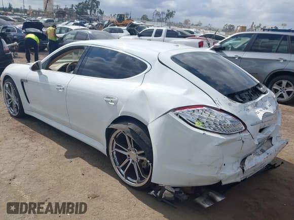 ✅ 2013 Porsche Panamera S • VIN: WP0AB2A71DL060847 • Lot: 43437409. Wystawiony na IAAI z przebiegiem 56 180 mil. Bezpłatny archiwum sprzedaży aukcyjnych z USA i szczegółowy raport historii pojazdu na DreamBid. Zdjęcie 3.