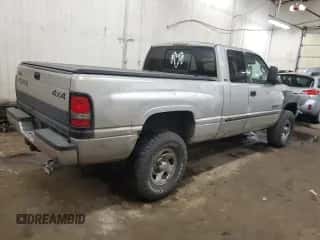 ✅ 2001 Dodge 1500 • VIN: 3B7HF13Z71M255437 • Лот: 88971885. Размещён на Copart с пробегом 217 660 миль миль. Получите бесплатный доступ к архиву аукционных продаж из США и посмотрите подробный отчёт об истории автомобиля на DreamBid. Изображение 3.