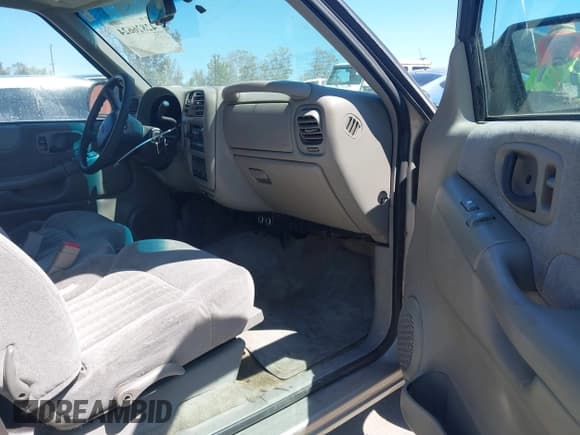 ✅ 2001 Chevrolet S-10 • VIN: 1GCCS14W018223802 • Lot: 42826624. Listed on IAAI with 160,841 mi. Free auction sales archive from the USA and detailed vehicle history report at DreamBid. Image 5.