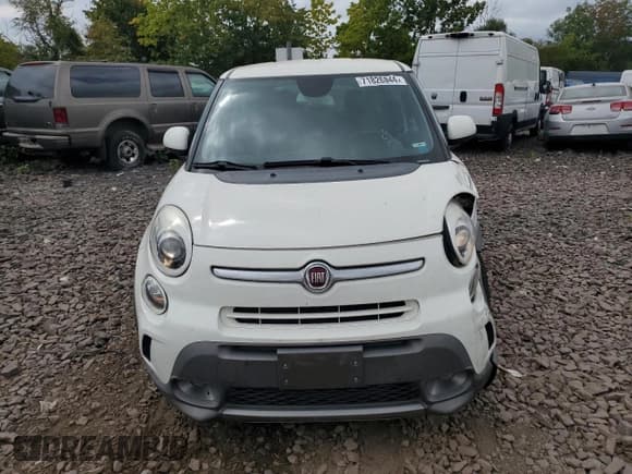 ✅ 2014 FIAT 500L Trekking • VIN: ZFBCFADH1EZ023701 • Lot: 71826844. Listed on Copart with 85,849 mi. Free auction sales archive from the USA and detailed vehicle history report at DreamBid. Image 5.