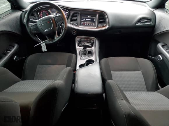 ✅ 2020 Dodge Challenger R/T • VIN: 2C3CDZBT0LH174538 • Lot: 45836314. Wystawiony na Copart z przebiegiem 25 634 mil. Bezpłatny archiwum sprzedaży aukcyjnych z USA i szczegółowy raport historii pojazdu na DreamBid. Zdjęcie 8.