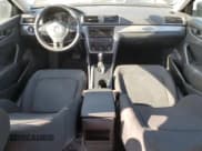 ✅ 2014 Volkswagen Passat S • VIN: 1VWAS7A34EC103585 • Lot: 70380135. Wystawiony na Copart z przebiegiem 122 892 mil. Bezpłatny archiwum sprzedaży aukcyjnych z USA i szczegółowy raport historii pojazdu na DreamBid. Zdjęcie 8.