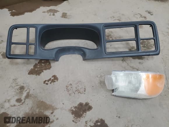 ✅ 1999 GMC Sierra 1500 SLE • VIN: 1GTEK14T0XZ524653 • Лот: 50188635. Опубликован ранее на Copart с пробегом Не указан. Бесплатный доступ к архиву аукционных продаж из США и подробный отчёт об истории автомобиля на DreamBid. Изображение 12.