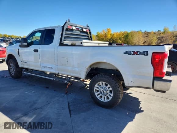 ✅ 2017 Ford F-350 Lariat • VIN: 1FT8X3BT6HEB58381 • Lot: 85843975. Wystawiony na Copart z przebiegiem 192 231 mil. Bezpłatny archiwum sprzedaży aukcyjnych z USA i szczegółowy raport historii pojazdu na DreamBid. Zdjęcie 2.