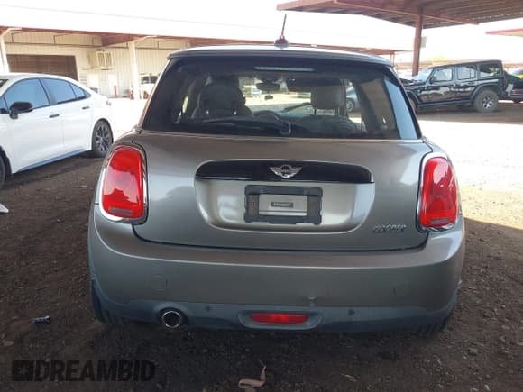 ✅ 2018 MINI Hardtop Cooper • VIN: WMWXP5C52J3D02002 • Lot: 42626931. Listed on IAAI with 86,263 mi. Free auction sales archive from the USA and detailed vehicle history report at DreamBid. Image 16.