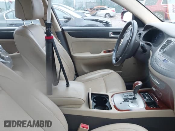 ✅ 2013 Hyundai Genesis 3.8L • VIN: KMHGC4DD1DU234927 • Lot: 43754034. Listed on IAAI with 146,951 mi. Free auction sales archive from the USA and detailed vehicle history report at DreamBid. Image 5.