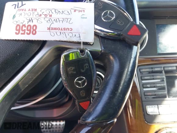 ✅ 2014 Mercedes-Benz SLK 250 • VIN: WDDPK4HAXEF083492 • Lot: 42289662. Wystawiony na IAAI z przebiegiem 100 118 mil. Bezpłatny archiwum sprzedaży aukcyjnych z USA i szczegółowy raport historii pojazdu na DreamBid. Zdjęcie 11.