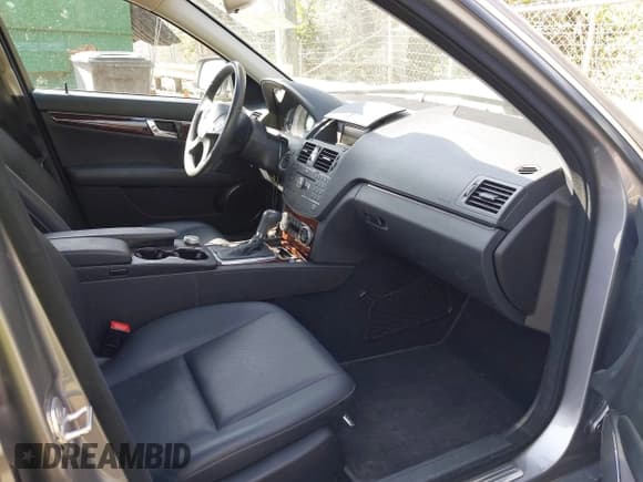 ✅ 2009 Mercedes-Benz C 300 Sport • VIN: WDDGF54X19F213220 • Lot: 41920065. Listed on IAAI with 81,597 mi. Free auction sales archive from the USA and detailed vehicle history report at DreamBid. Image 5.