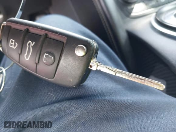 ✅ 2012 Audi R8 V10 • VIN: WUAENAFG2CN000688 • Лот: 42541277. Опубликован ранее на IAAI с пробегом 53 930 миль. Бесплатный доступ к архиву аукционных продаж из США и подробный отчёт об истории автомобиля на DreamBid. Изображение 11.