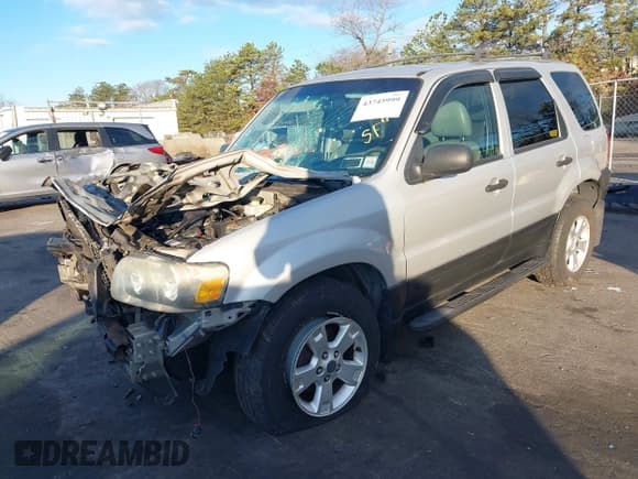 ✅ 2005 Ford Escape XLT • VIN: 1FMYU03105KE15502 • Lot: 43745999. Listed on IAAI with 138,493 mi. Free auction sales archive from the USA and detailed vehicle history report at DreamBid. Image 2.