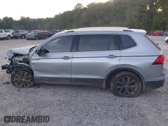 ✅ 2024 Volkswagen Tiguan SE • VIN: 3VV3B7AX9RM083399 • Lot: 43092793. Wystawiony na IAAI z przebiegiem 41 422 mil. Bezpłatny archiwum sprzedaży aukcyjnych z USA i szczegółowy raport historii pojazdu na DreamBid. Zdjęcie 14.