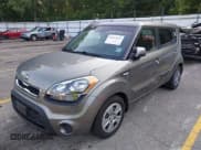 ✅ 2013 Kia Soul • VIN: KNDJT2A58D7623719 • Lot: 42913624. Wystawiony na IAAI z przebiegiem 103 579 mil. Bezpłatny archiwum sprzedaży aukcyjnych z USA i szczegółowy raport historii pojazdu na DreamBid. Zdjęcie 17.